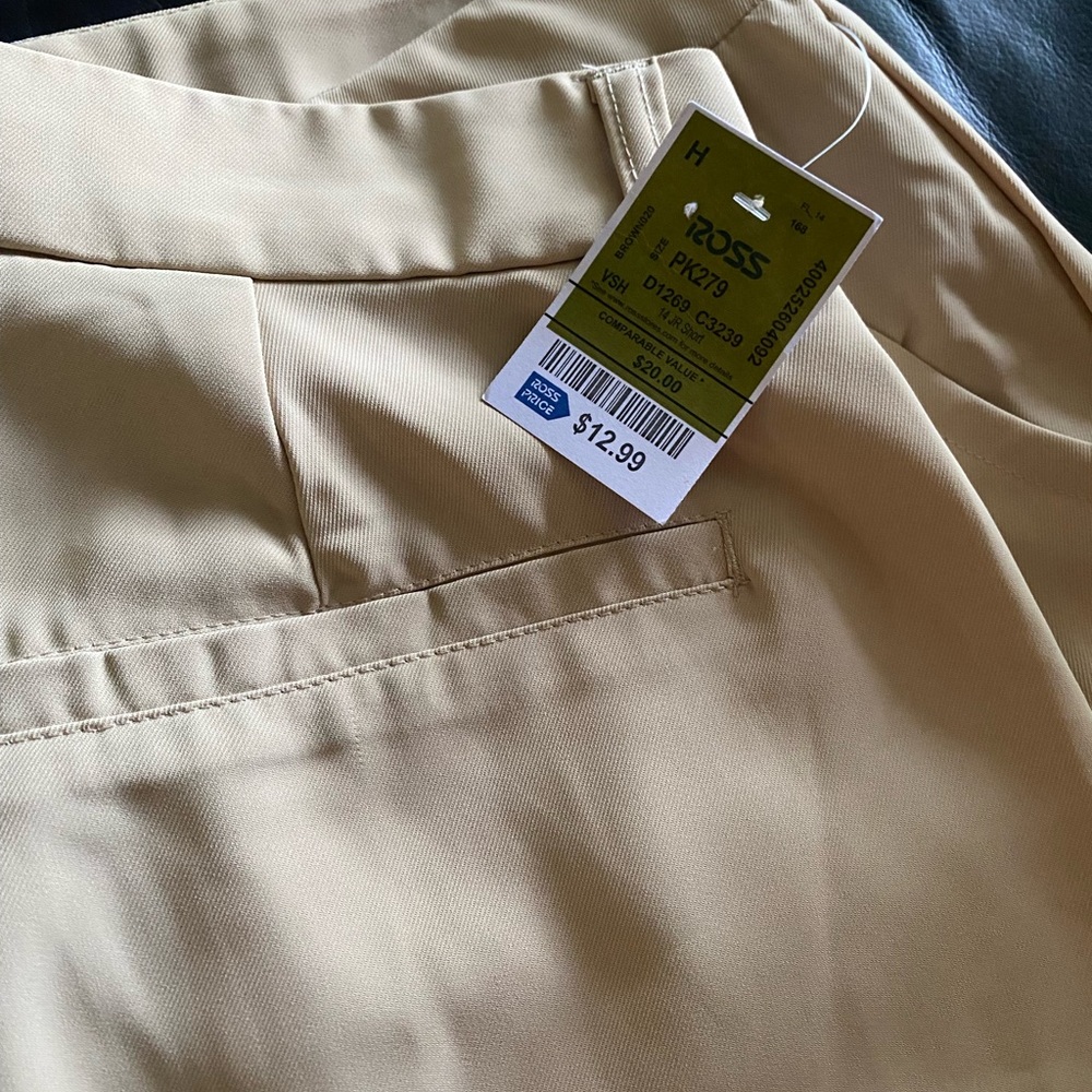 Shorts - Picture 2 of 3